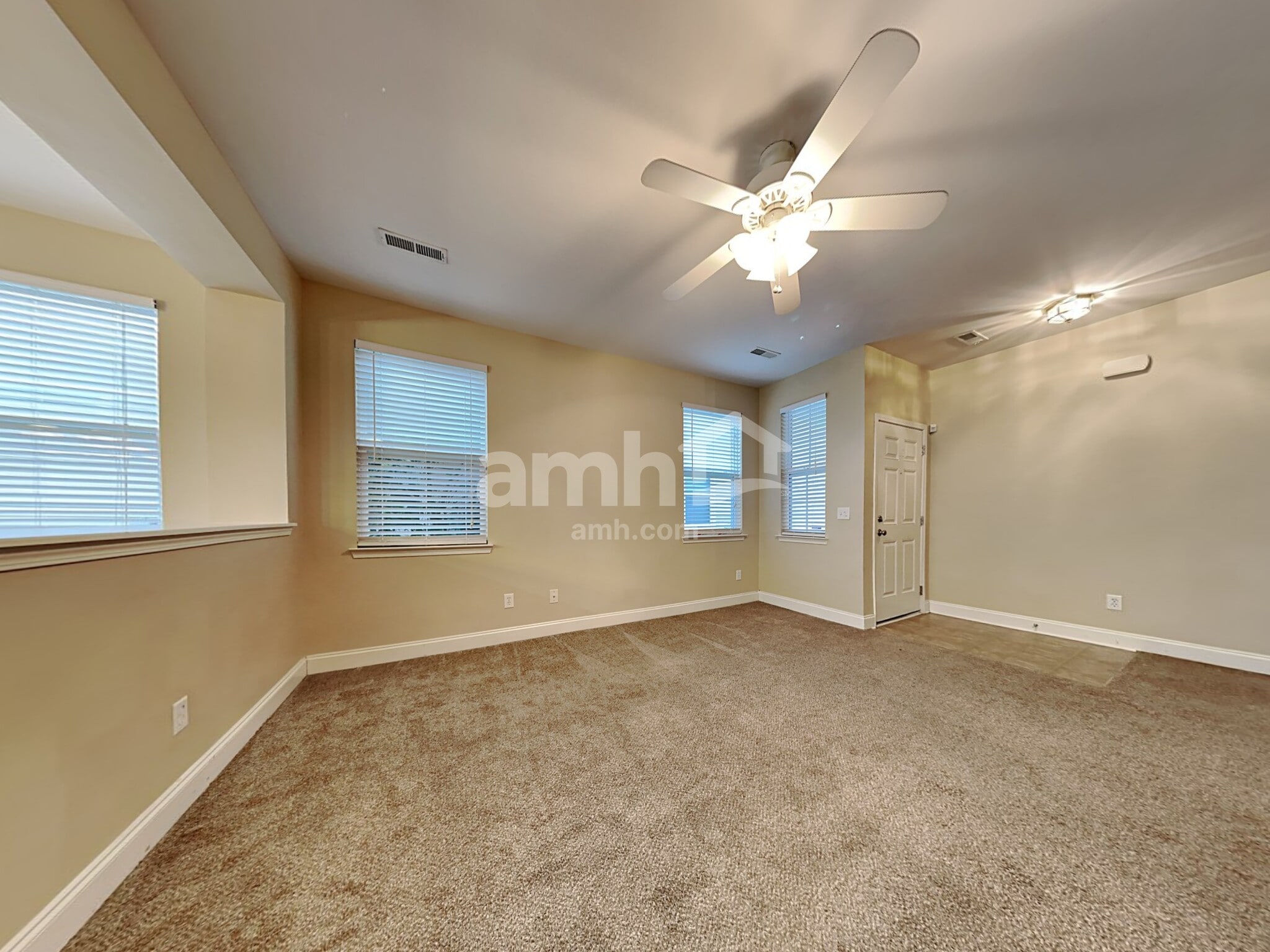 Building Photo - 8821 Shadowglen Dr