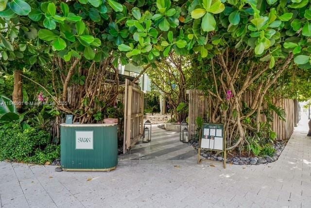 Building Photo - 4725 NE Miami Ct