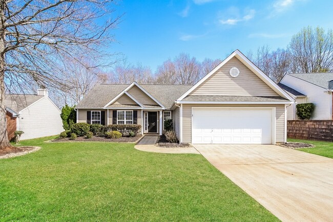 Primary Photo - Stylish & Bright 3-Bedroom Home in Greenville