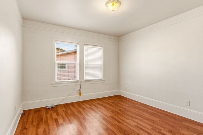 Building Photo - Spacious 3-Bedroom House in Oakland's Meadow Brook