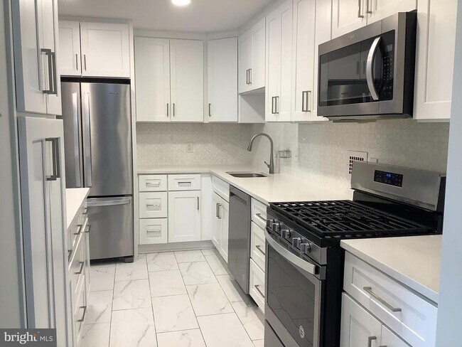 Building Photo - 5500 Friendship Blvd