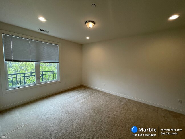 Building Photo - 1 br, 1 bath Condo - 2346 Route 33 Ste 210