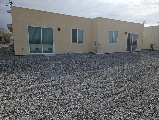 Building Photo - 183 Hacienda Loop