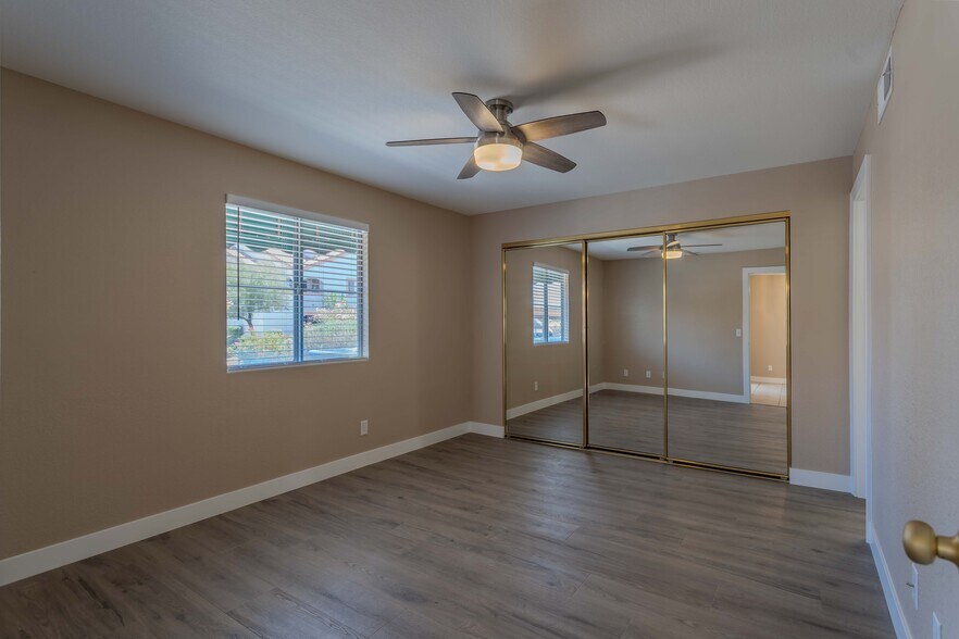 Building Photo - 7570 W Flamingo Rd
