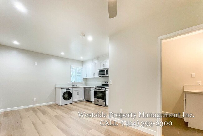 Building Photo - 318 Ximeno Ave