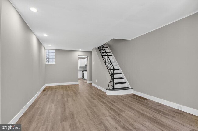 Building Photo - 2422 S Iseminger St