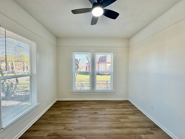 Building Photo - Tour Today! Newly Remodeled 1 Bedroom 1 Ba...