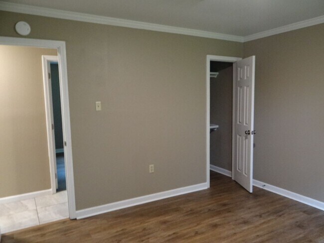 Building Photo - Cute Rental Off Old Hammond HWY near Millerville.