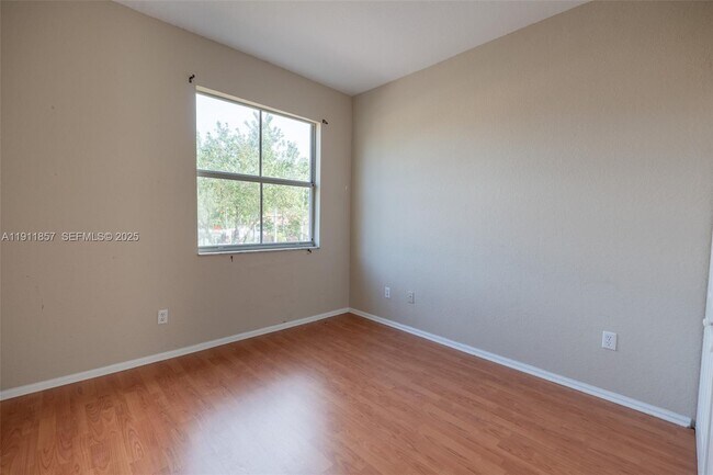 Building Photo - 1770 NE 37th Pl