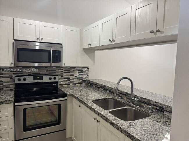 Building Photo - 13910 SW 91st Terrace