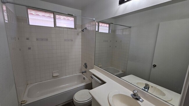 Building Photo - 4 Bedrooms near Silverado Ranch!