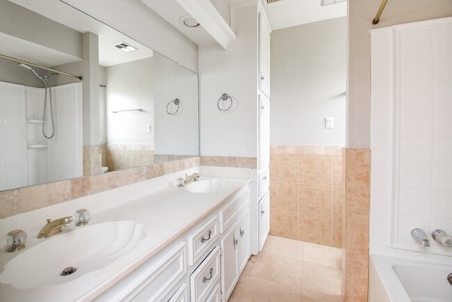Building Photo - 1709 Beaver Springs Ct