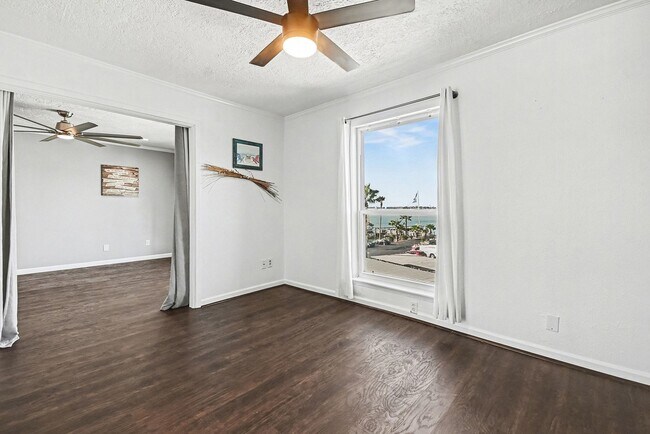 Building Photo - 307 Yacht Club Ln