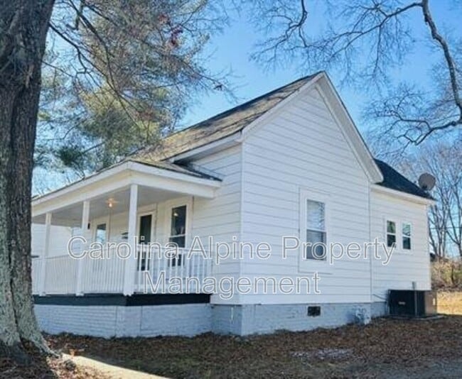 Building Photo - 708 Legrand St