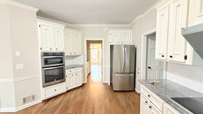 Building Photo - 10575 Aviary Dr