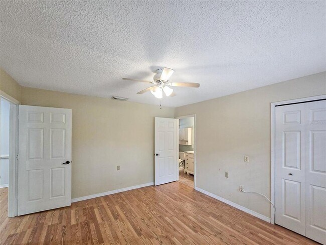 Building Photo - 6107 Evergreen Cir