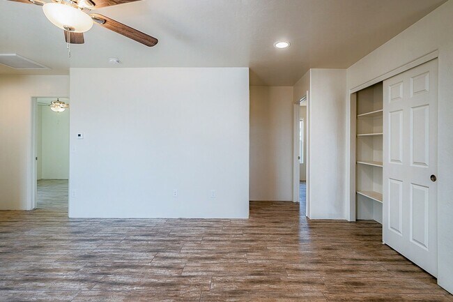 Building Photo - 615 S Santa Rita Ave