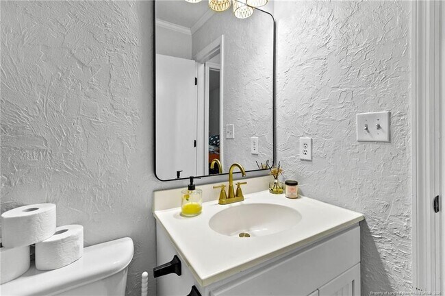 Building Photo - 1300 Calla Cir