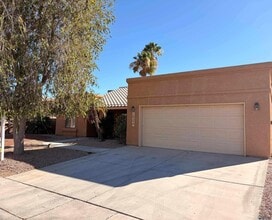 Building Photo - 10390 Fairway Dr