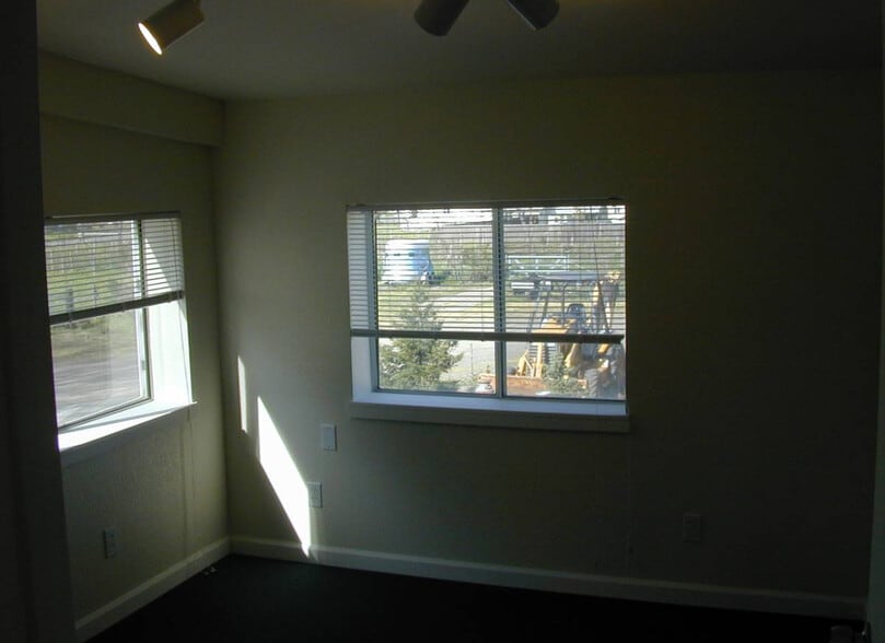 Building Photo - 1846 Ludwig Ave