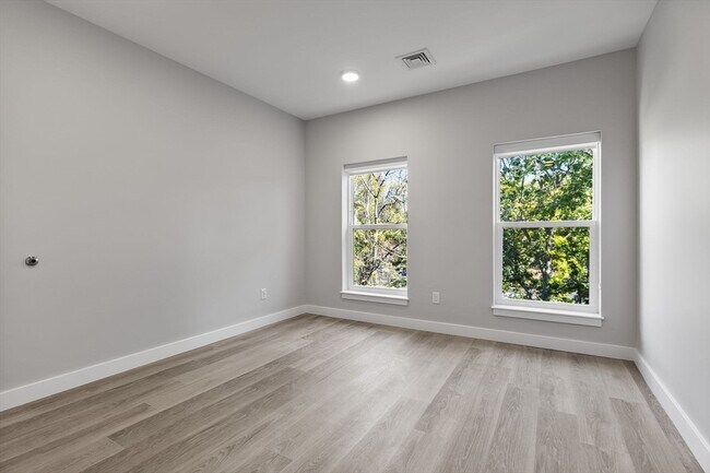 Building Photo - 50 Mill St