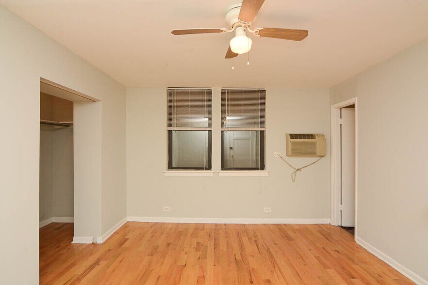 Building Photo - 840 W Wolfram St