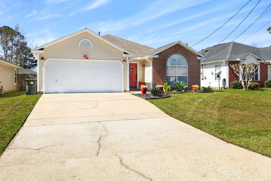 Building Photo - 2453 Gulf Breeze Ave