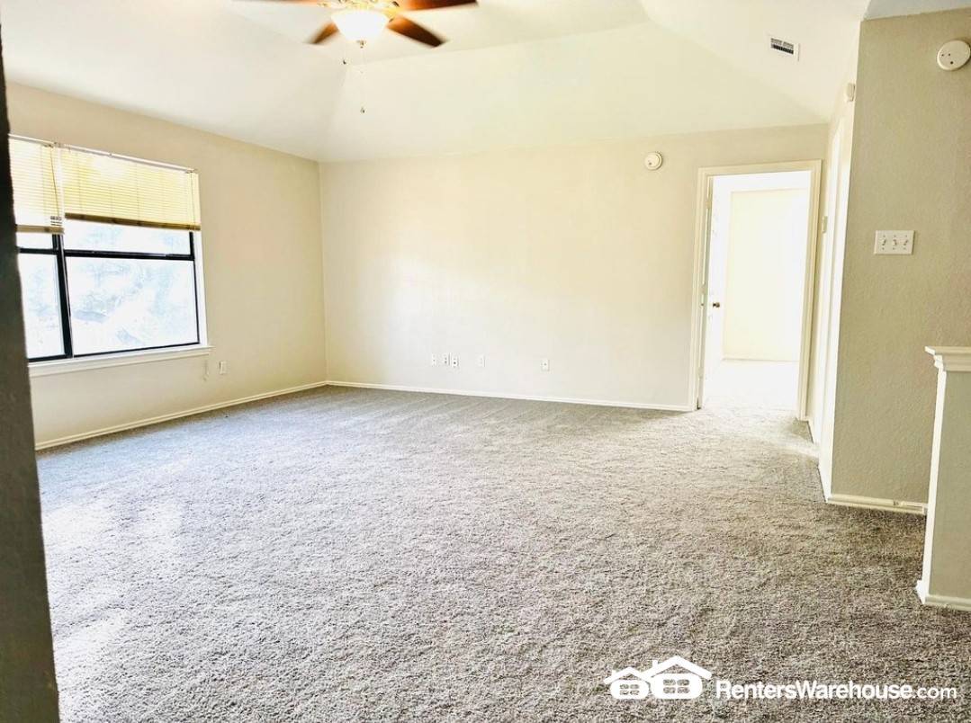 Building Photo - 1542 Glenmore Dr