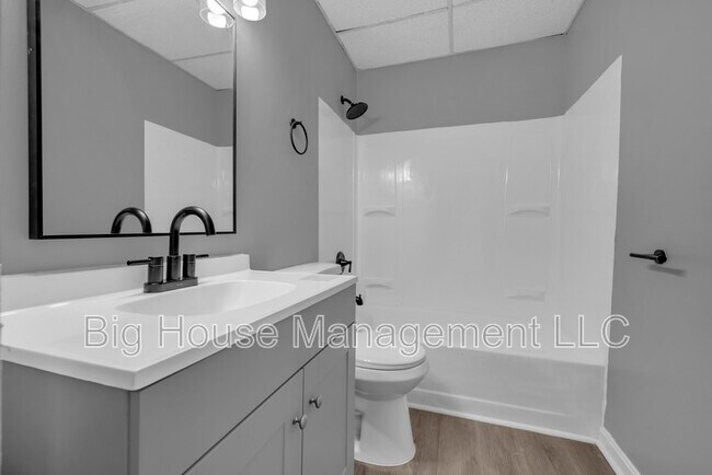 Building Photo - 339 E 25th St