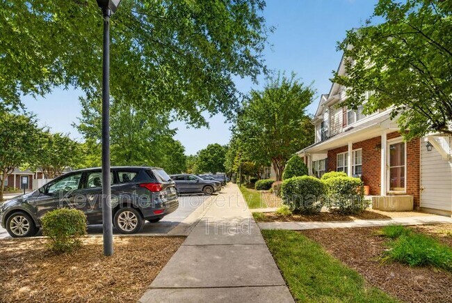 Building Photo - 104 Tannenbaum Cir