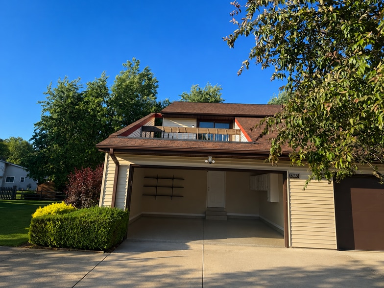 Building Photo - 32663 Jefferson Dr