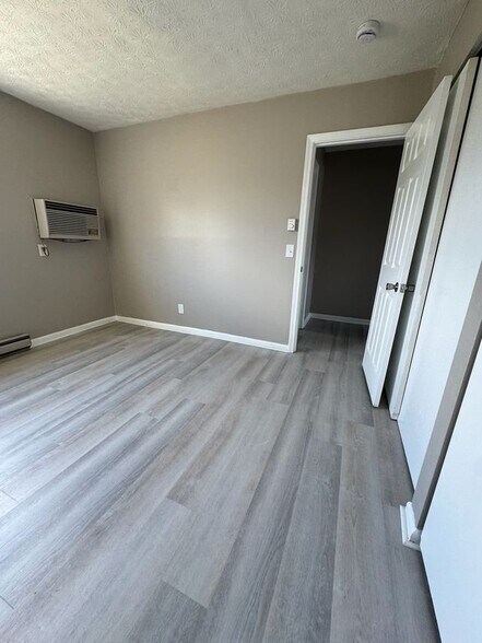 Building Photo - 4 Bryant Ln