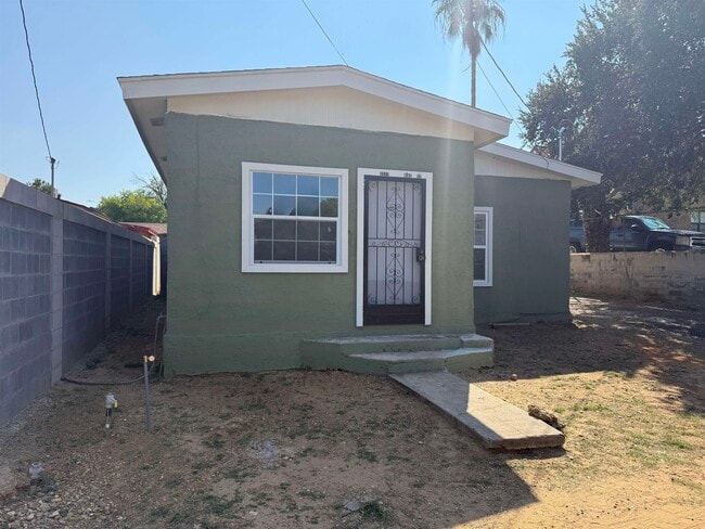 Building Photo - 3217 Diaz St