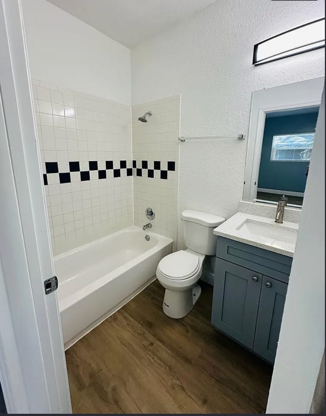 Building Photo - 2139 W St John St