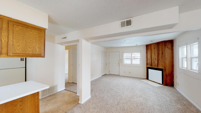 Building Photo - 3 Bedrooms with In-Unit Laundry - Available Now