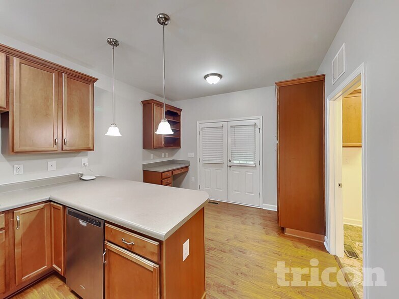 Building Photo - 8203 Knollwood Cir