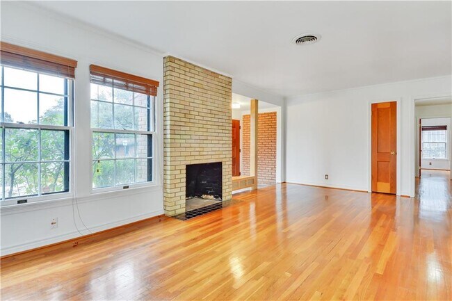 Building Photo - 2300 Rebel Rd