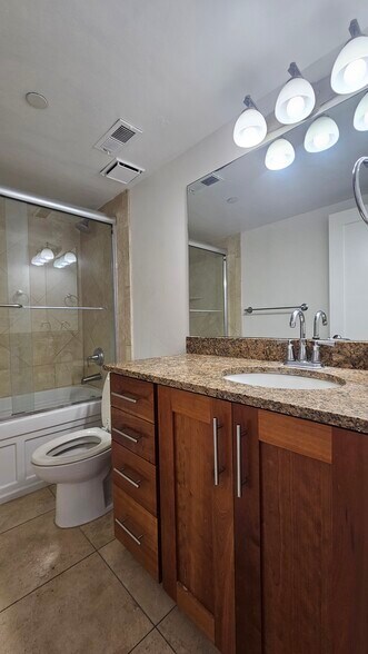 Building Photo - 230 E 300 S