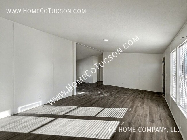 Building Photo - 5717 S Stewart Blvd