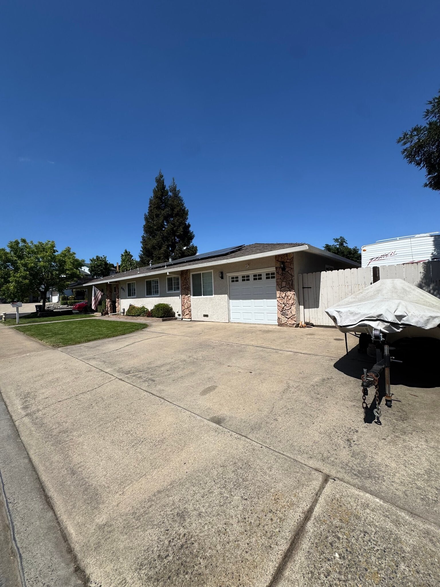 Building Photo - 681 David Dr