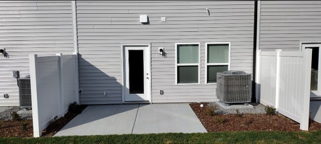 Building Photo - 1729 Tahoma Dr