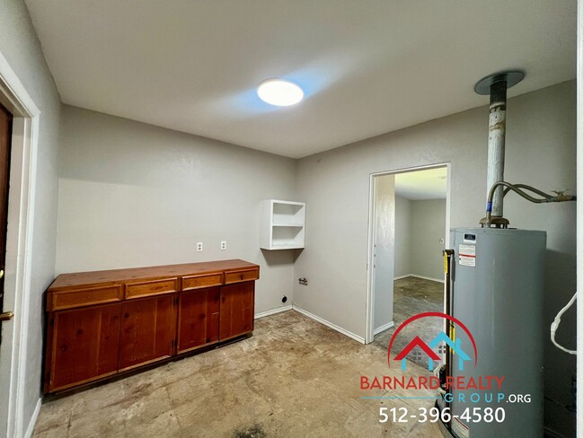 Building Photo - Available NOW: Beautifully Remodeled 3/1.5...