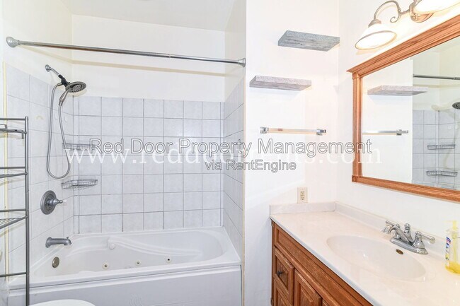 Building Photo - 1028 N Kealing Ave