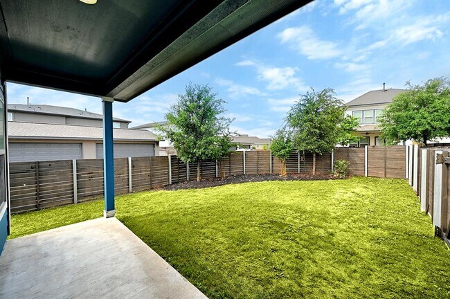 Building Photo - 8816 Mina Dr