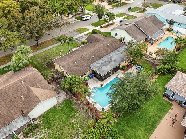 Building Photo - 5009 SW 104th Ave