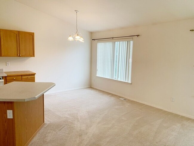 Building Photo - East Anchorage Townhouse with Yard, Garage, and W/D In unit! Close to JBER!