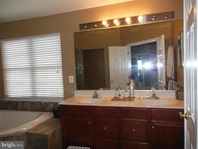 Building Photo - 25838 Norrington Square