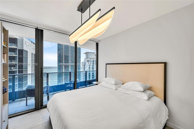 Building Photo - 1000 Brickell Plaza