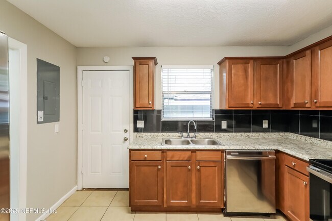 Building Photo - 6348 Fabian Dr