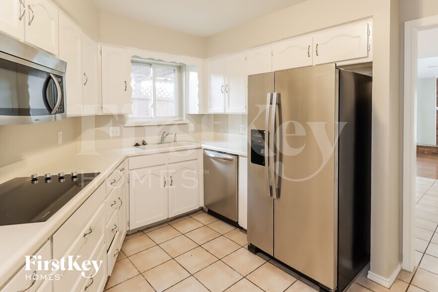 Building Photo - 1105 Carrington Ct